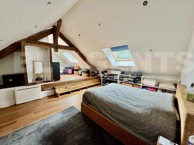 Maison - 337 m² - 8 pièces