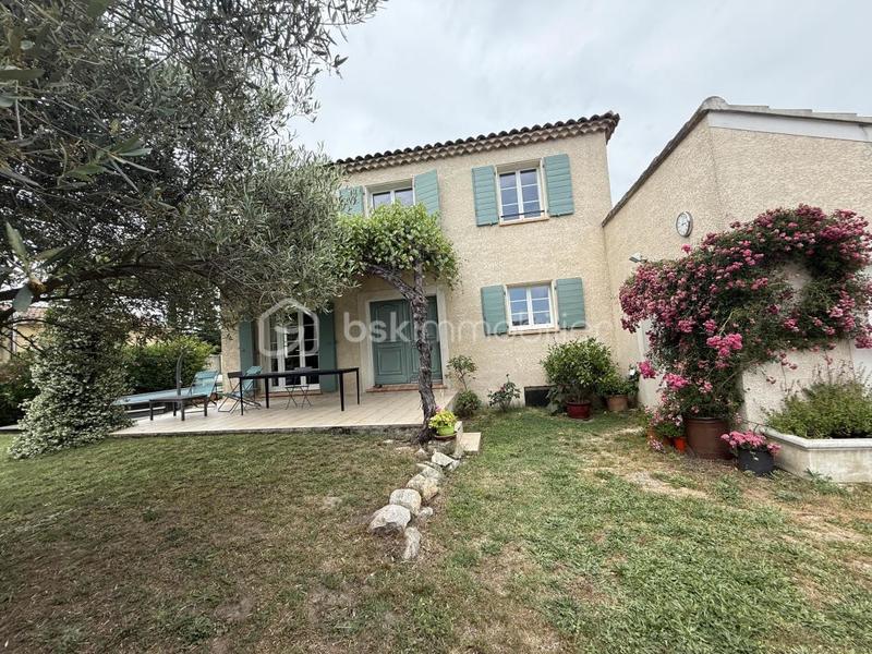 Maison traditionnelle - 131 m² - 6 pièces