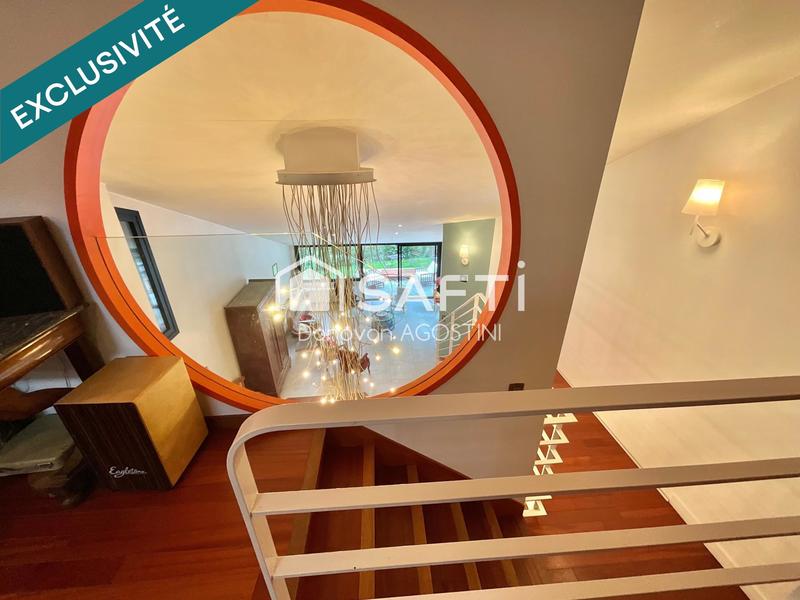 Maison - 239 m² - 7 pièces