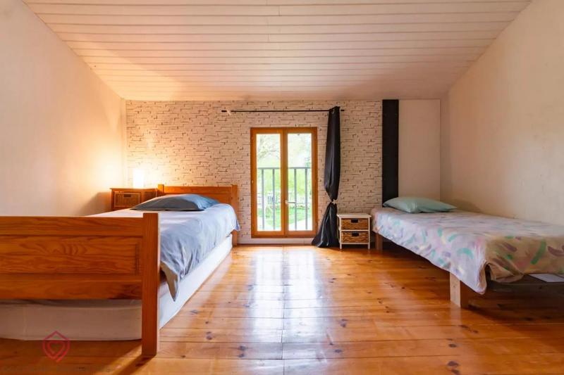 Propriété - 277 m² - 13 pièces