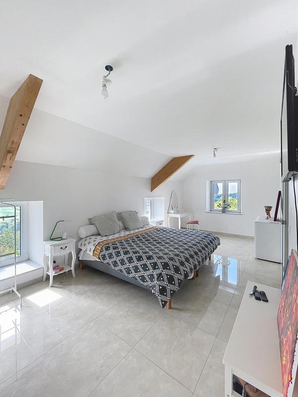 Propriété - 270 m² - 7 pièces