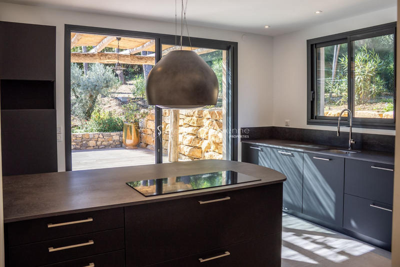 Maison - 250 m² - 5 pièces