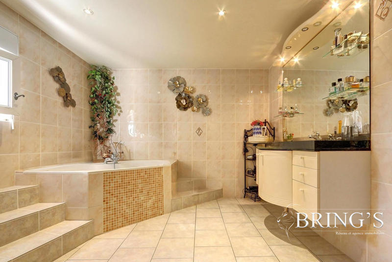 Maison - 188 m² - 8 pièces