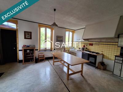 Maison - 250 m² - 7 pièces