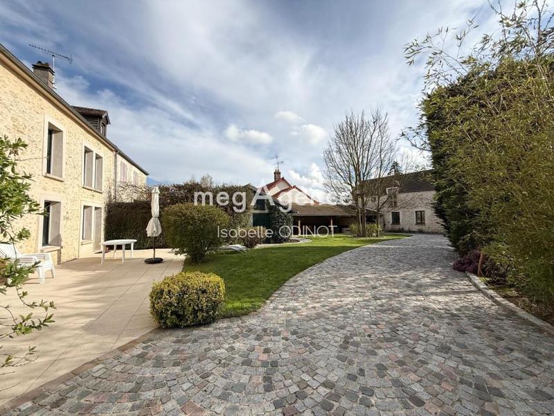 Maison - 210 m² - 7 pièces