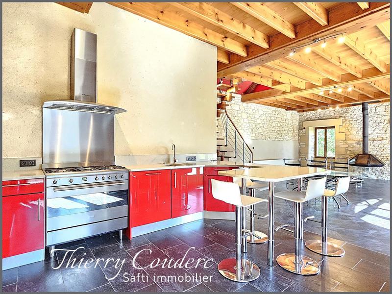 Maison - 213 m² - 9 pièces