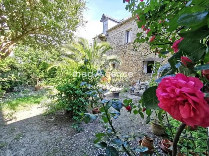 Maison - 225 m² - 11 pièces