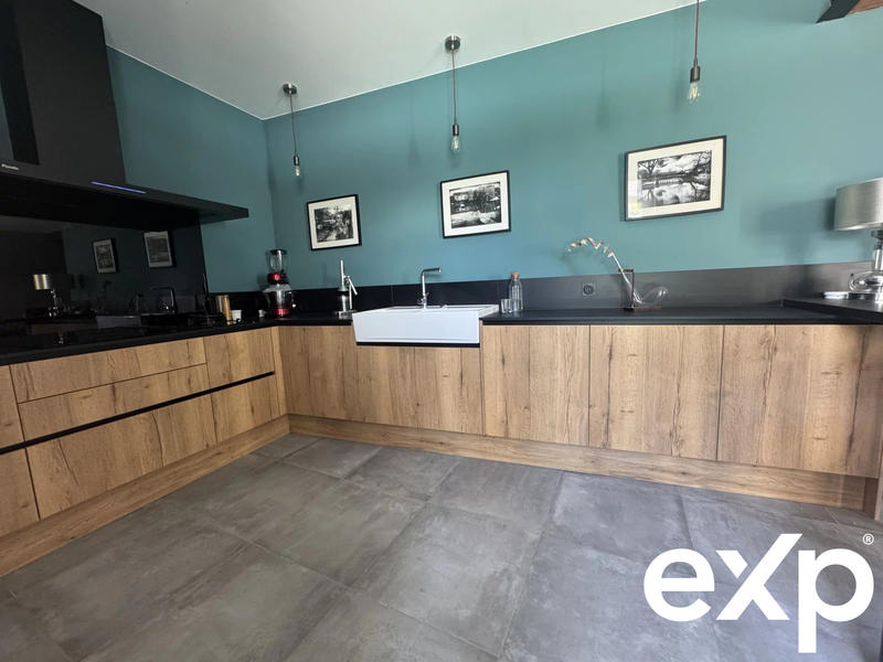 Maison traditionnelle - 400 m² - 12 pièces