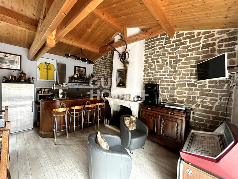 Maison - 280 m² - 10 pièces