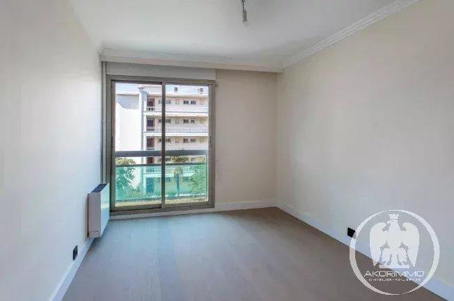Appartement - 94 m² - 4 pièces