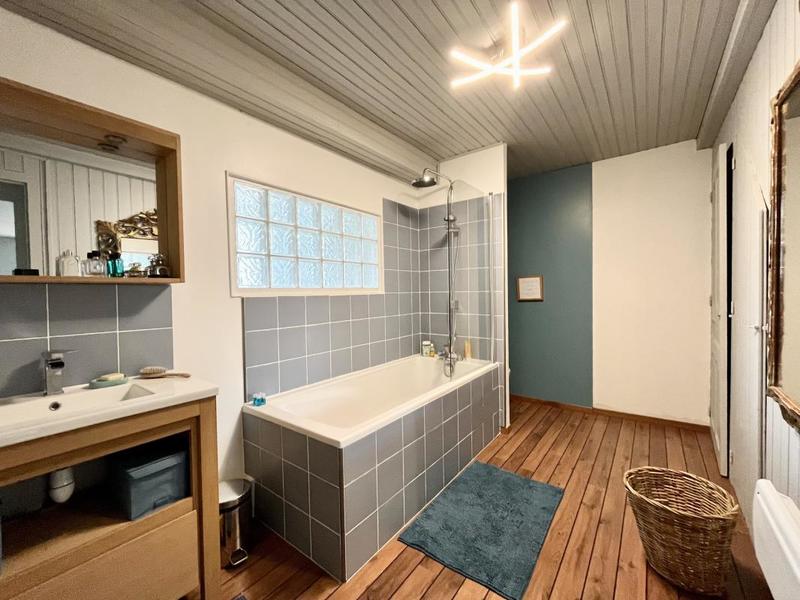 Maison - 204 m² - 7 pièces