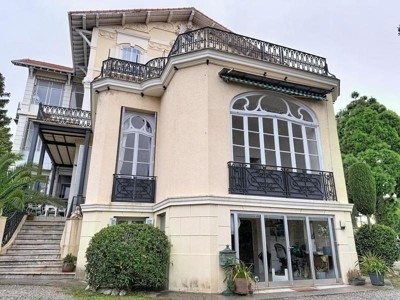 Appartement - 100 m² - 2 pièces