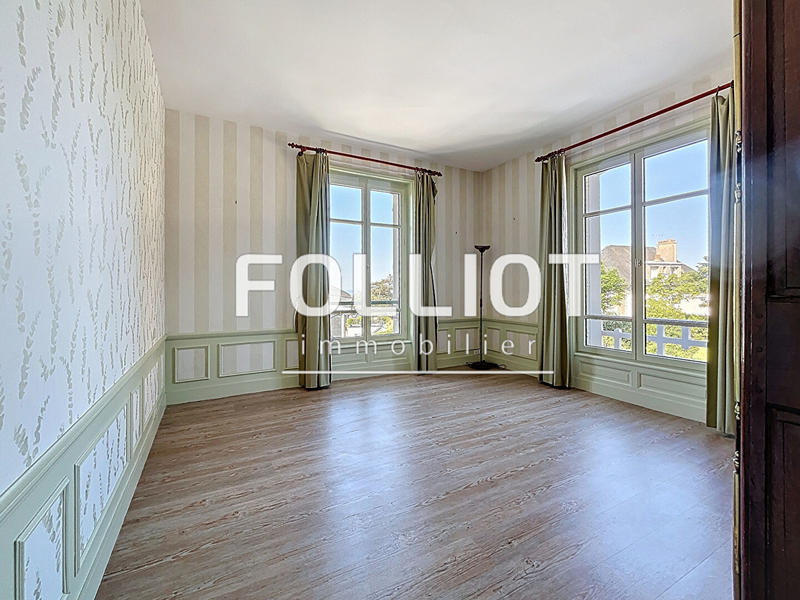 Maison - 187 m² - 8 pièces