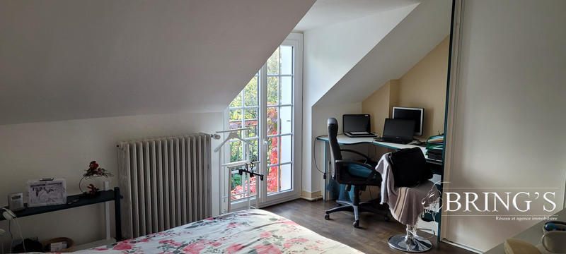 Maison - 250 m² - 9 pièces