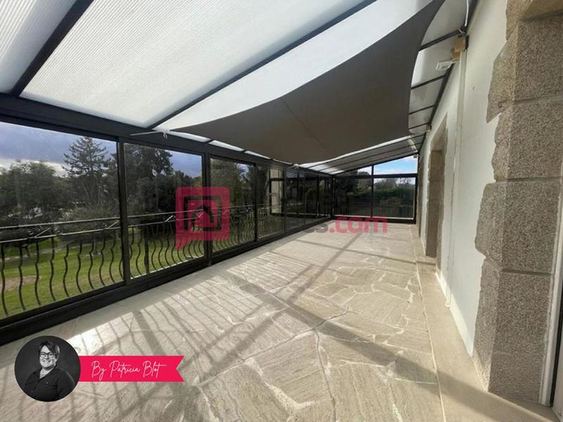 Maison - 305 m² - 10 pièces