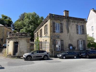 Maison - 280 m² - 11 pièces