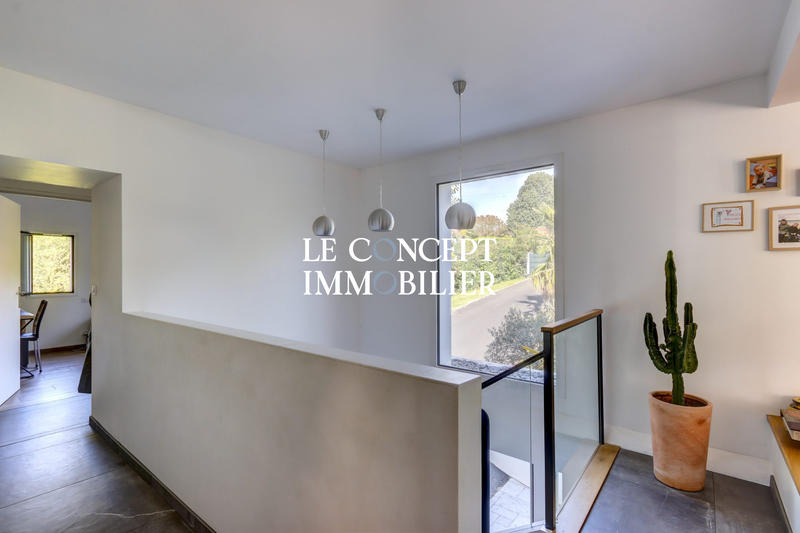 Villa - 215 m² - 8 pièces