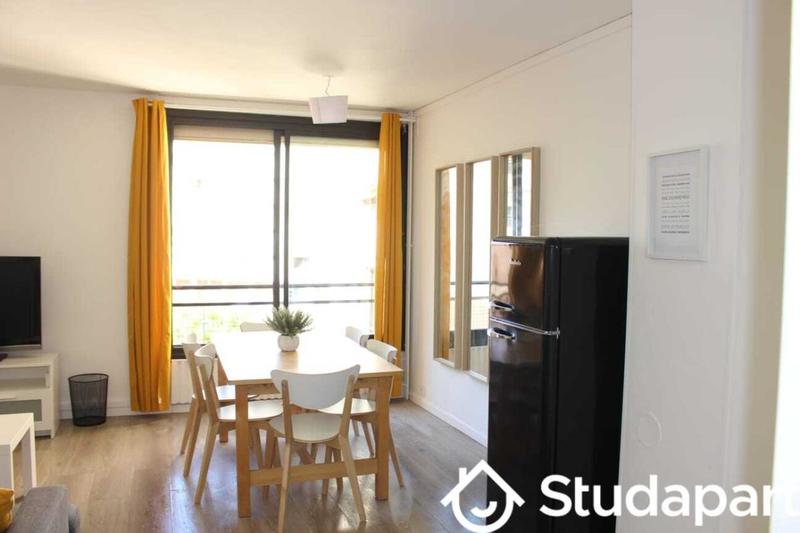 Chambre - 99 m² - 1 pièce