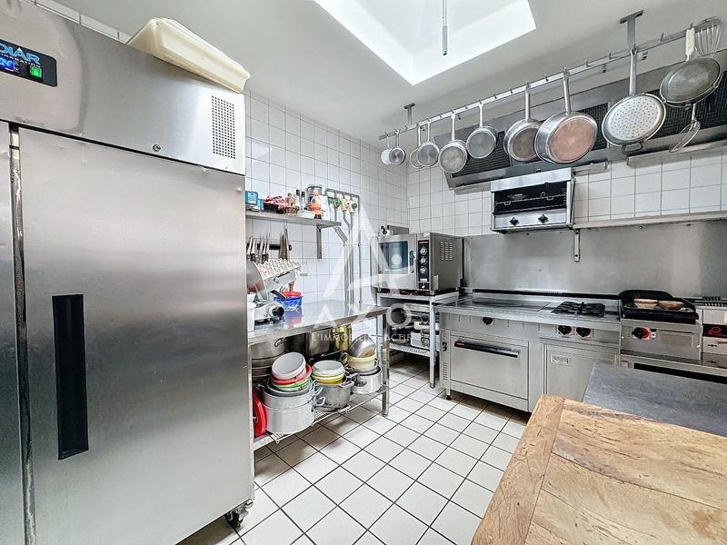 Maison - 214 m² - 8 pièces