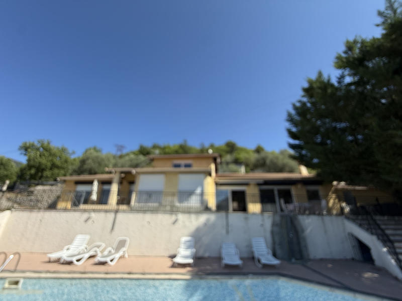 Maison - 265 m² - 6 pièces