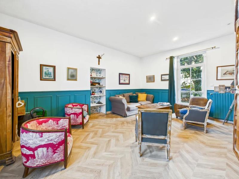 Maison - 210 m² - 10 pièces