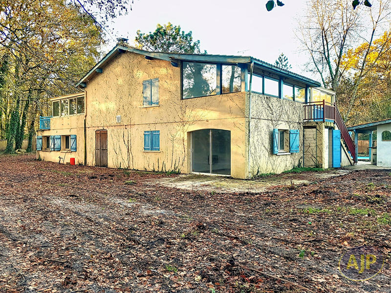 Maison - 212 m² - 9 pièces