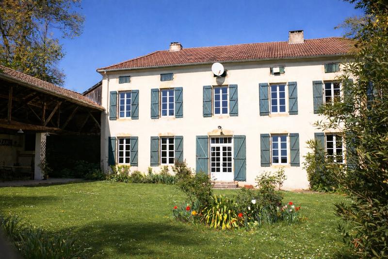 Maison - 630 m² - 9 pièces