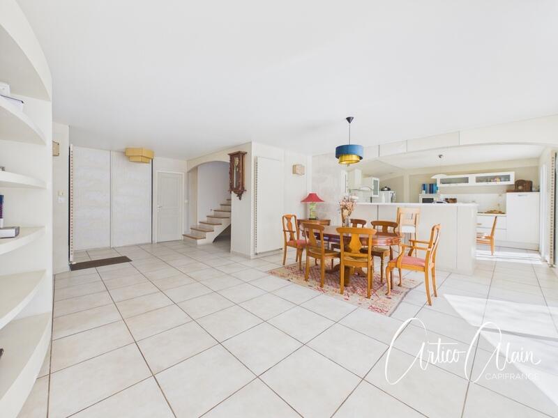 Maison - 230 m² - 7 pièces