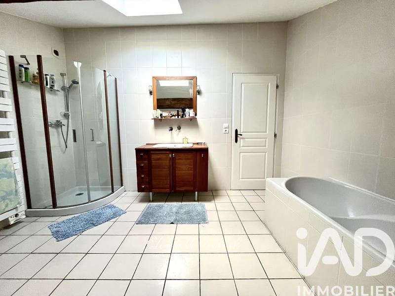 Maison - 211 m² - 6 pièces