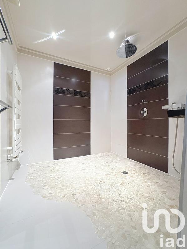 Maison - 272 m² - 8 pièces