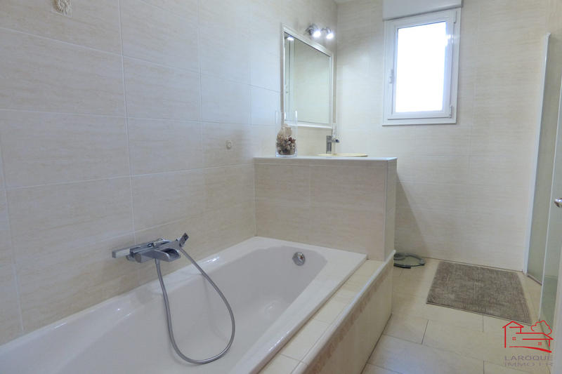 Maison - 220 m² - 6 pièces