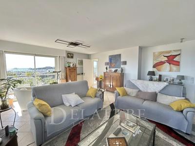 Appartement - 163 m² - 6 pièces