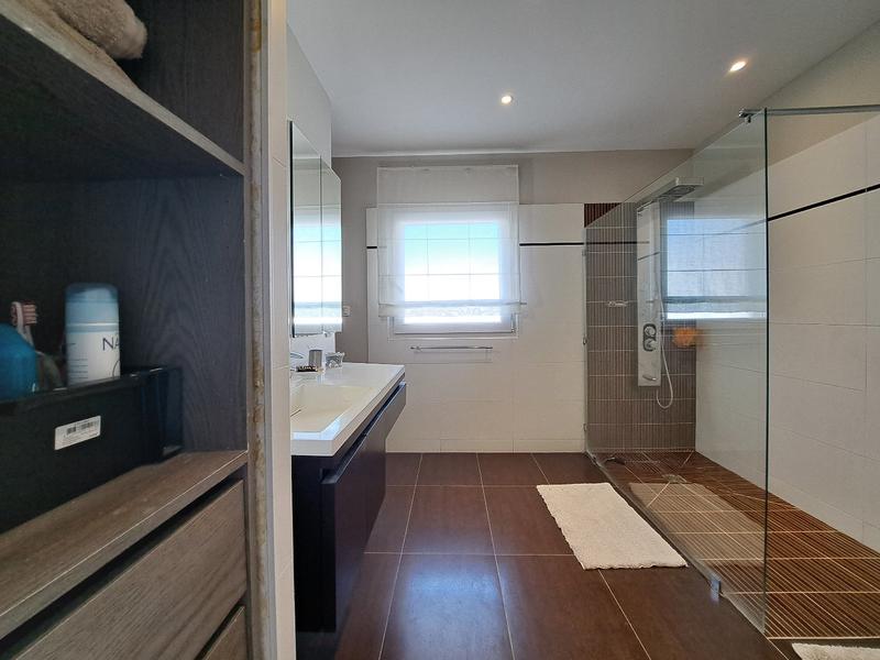 Maison - 175 m² - 9 pièces