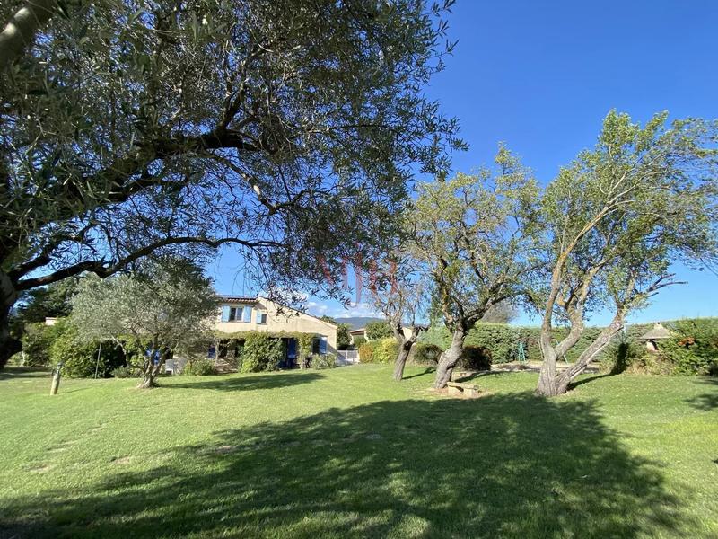 Propriété - 370 m² - 26 pièces