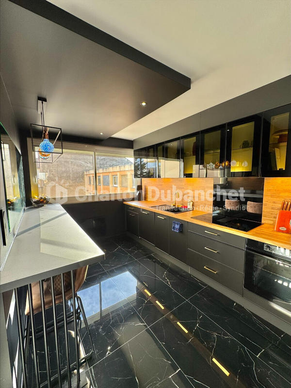 Appartement - 80 m² - 3 pièces