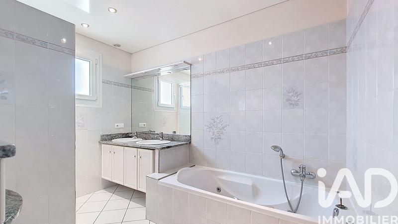 Maison - 180 m² - 5 pièces