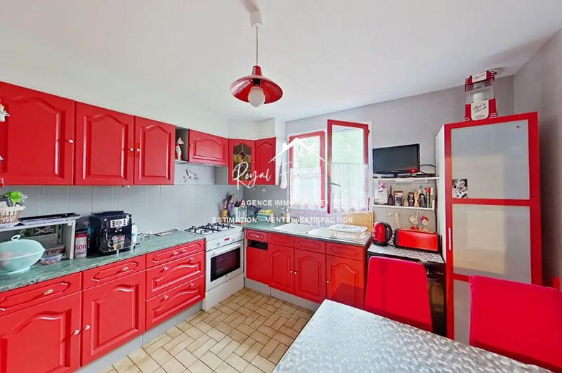 Maison traditionnelle - 244 m² - 8 pièces