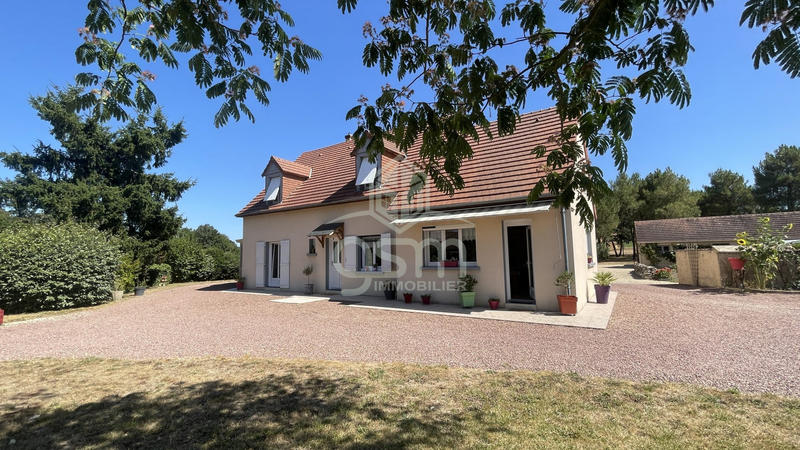 Maison traditionnelle - 195 m² - 7 pièces