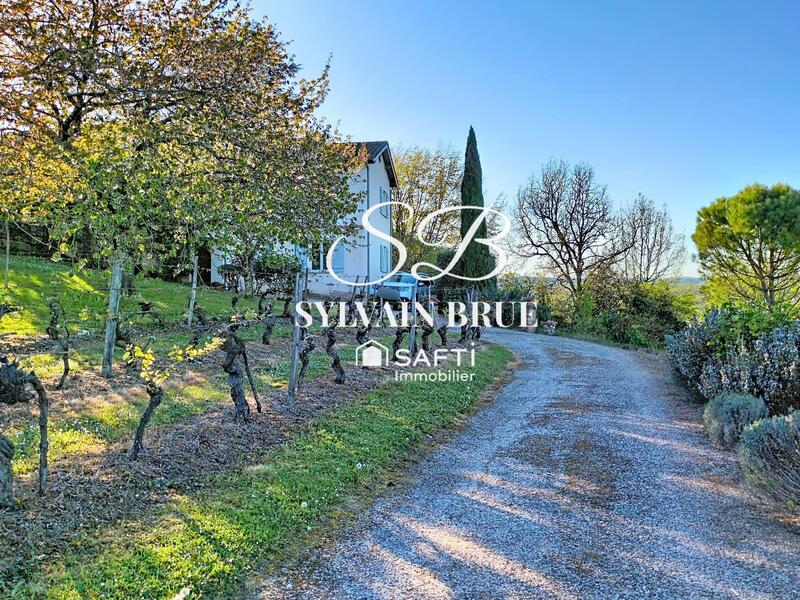 Maison - 170 m² - 9 pièces