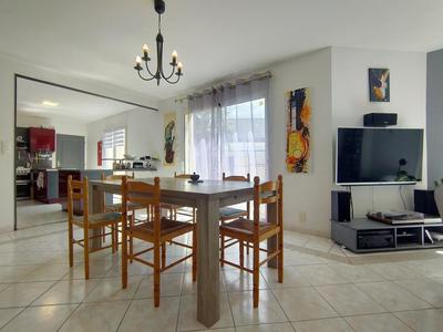 Maison - 216 m² - 10 pièces