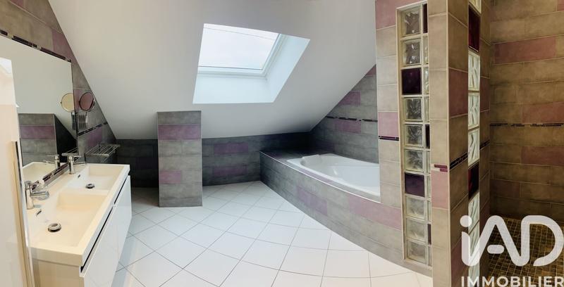 Maison - 322 m² - 8 pièces