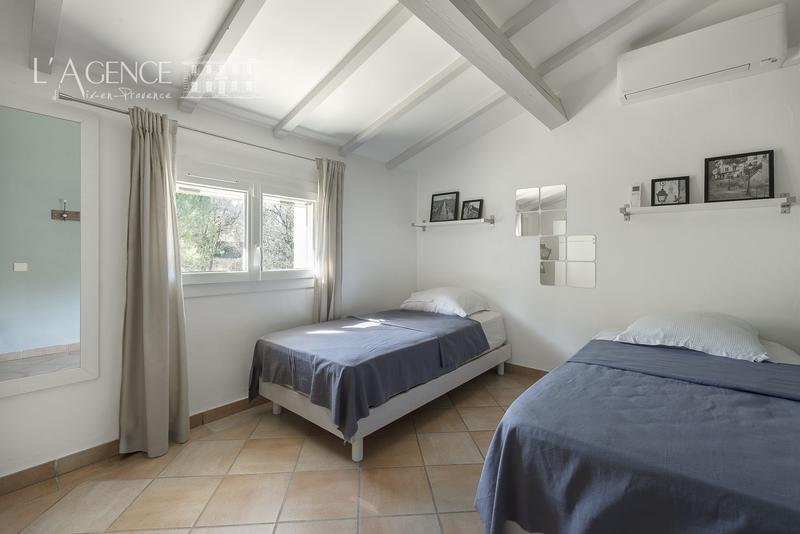 Maison traditionnelle - 216 m² - 7 pièces