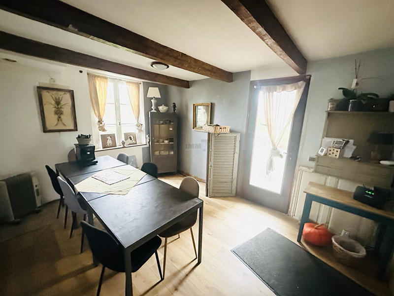 Maison - 305 m² - 14 pièces