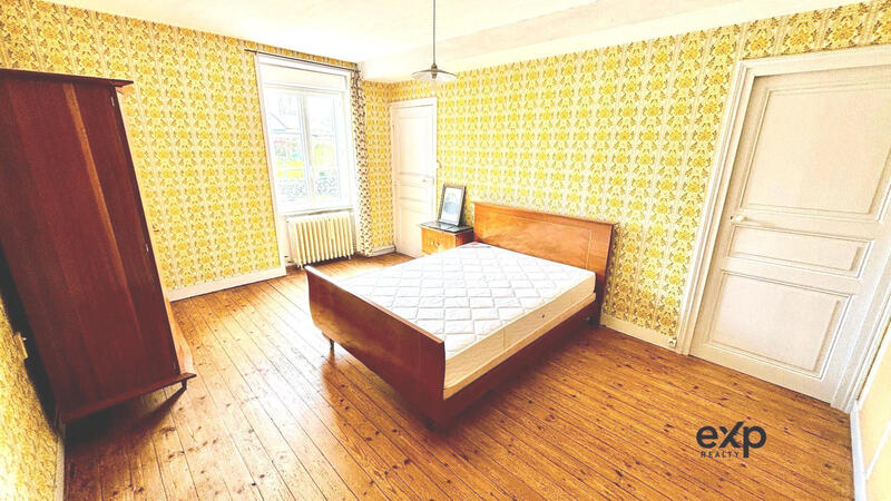 Maison traditionnelle - 143 m² - 7 pièces