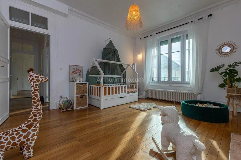 Maison - 237 m² - 9 pièces