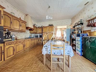 Maison - 182 m² - 9 pièces