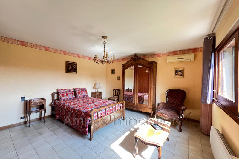 Maison - 251 m² - 6 pièces