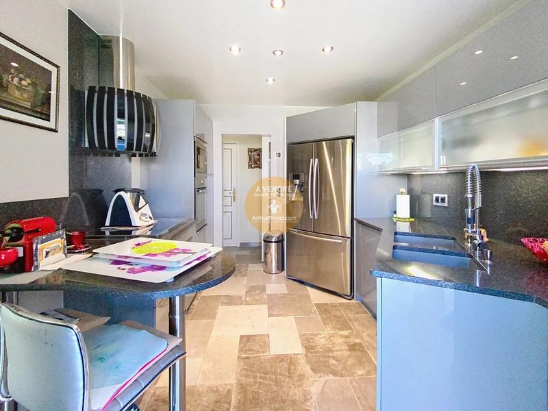 Maison - 181 m² - 7 pièces