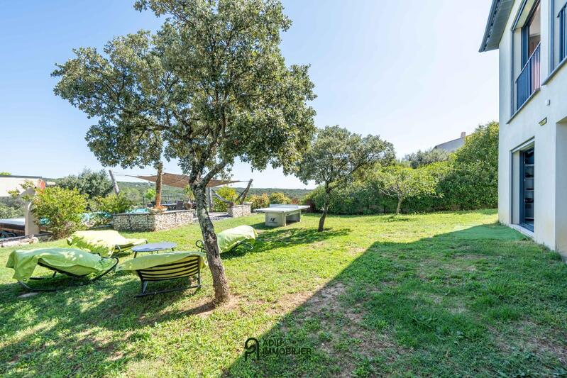 Maison - 240 m² - 5 pièces