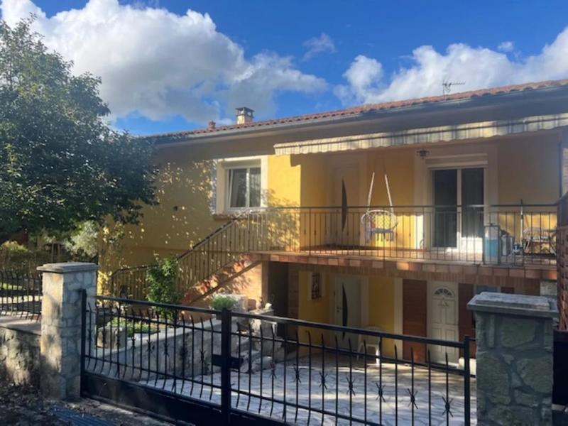 Maison - 217 m² - 7 pièces